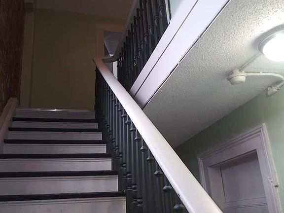 3rd image of 224 E Oak St #D