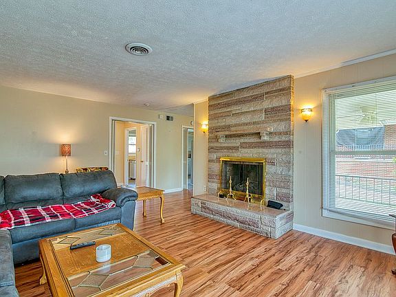 4th image of 1013 Lake St #0