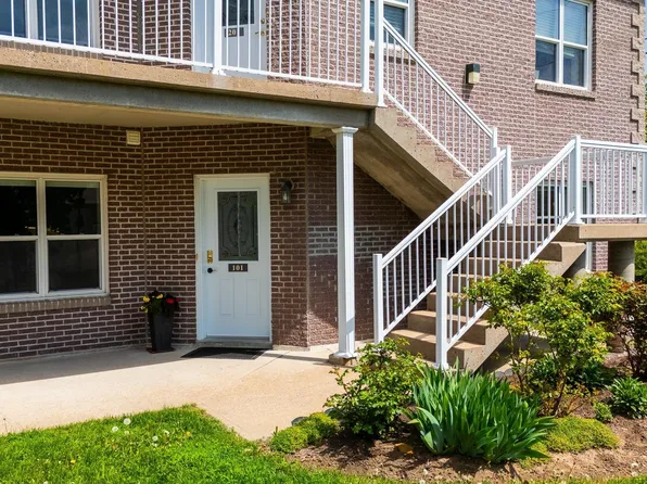 42 Bigelow St #101, Wolfville, NS B4P 0A4
