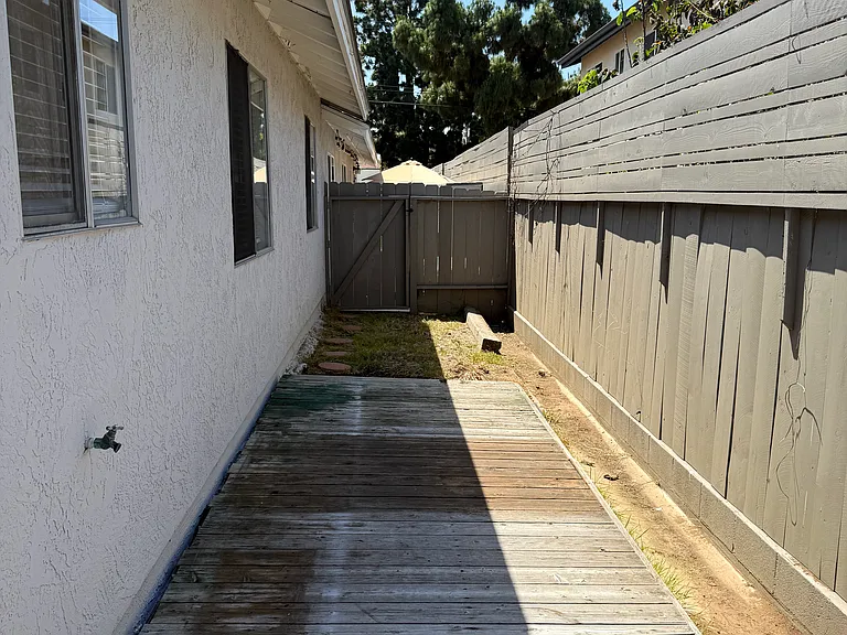 952 Pine Ave #B — Photo 9