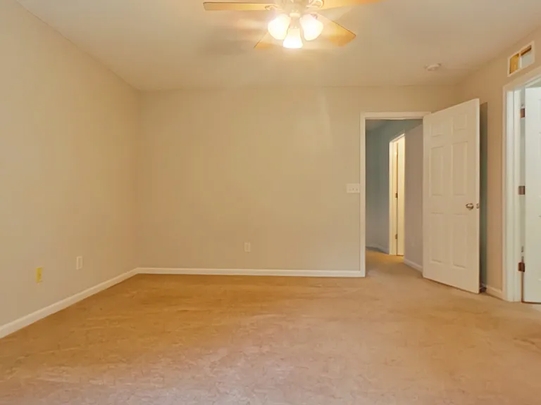 3926 Fountain Village Cir — Photo 15