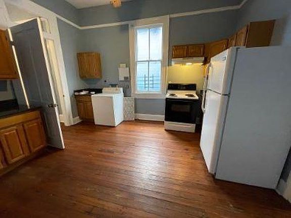 2nd image of 2523 Lapeyrouse St #2523