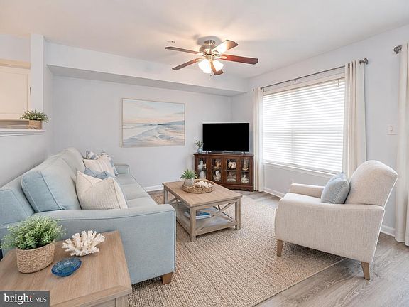 5th image of 529 Yacht Club Dr Unit 4