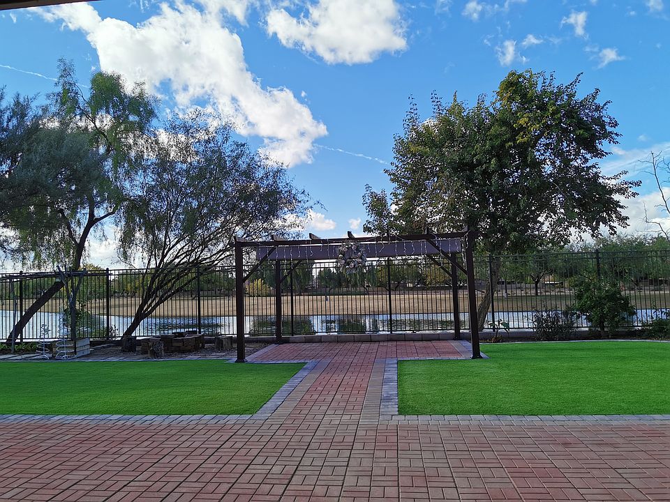 Kid-friendly backyard with beautiful waterfront view, good privacy