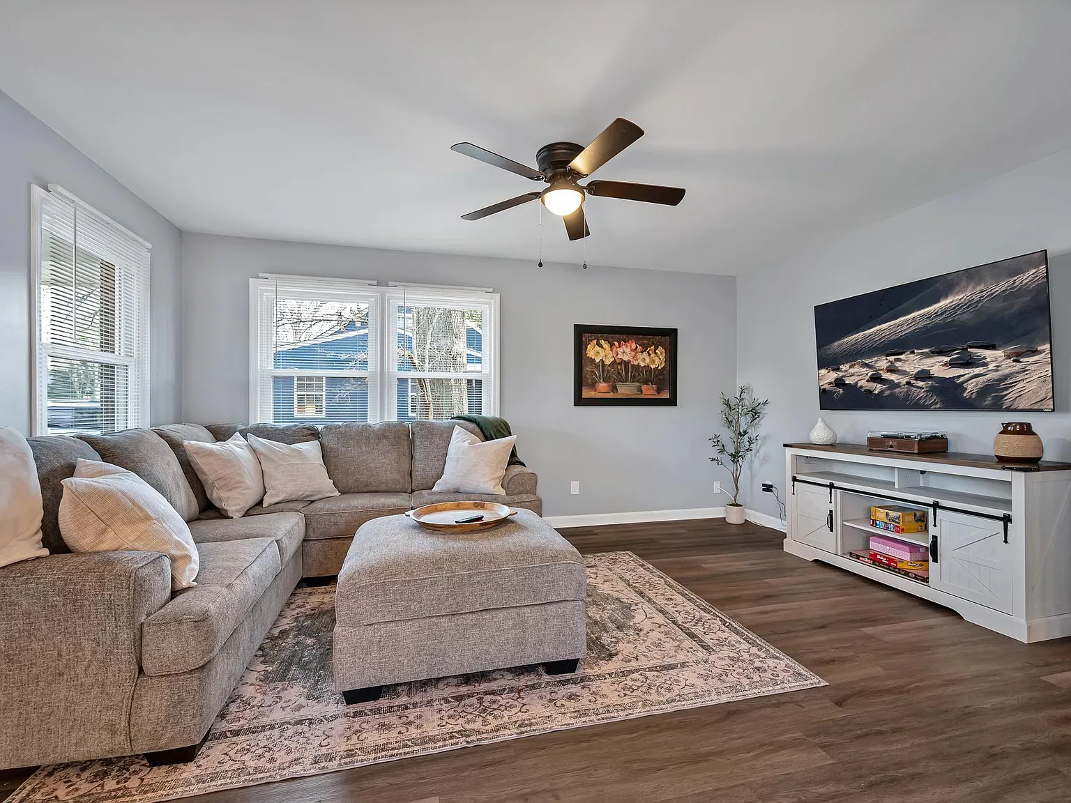 3 bed, 1066 sqft, $3,695 — Photo 1
