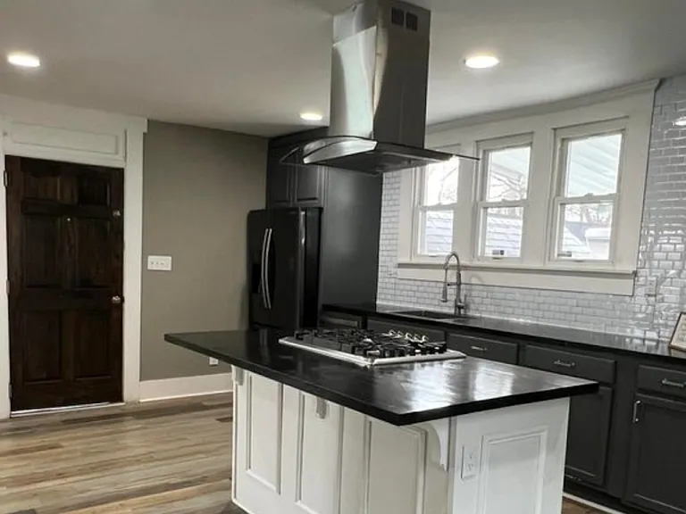 636 Rawlings St — Photo 2