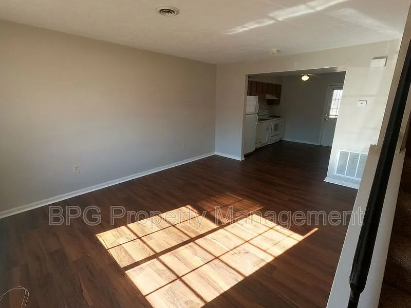 Building Photo - 605 Hamlet Ave #I