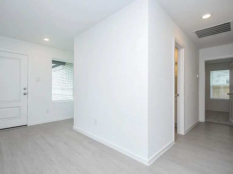 923 Capracotta Dr — Photo 2