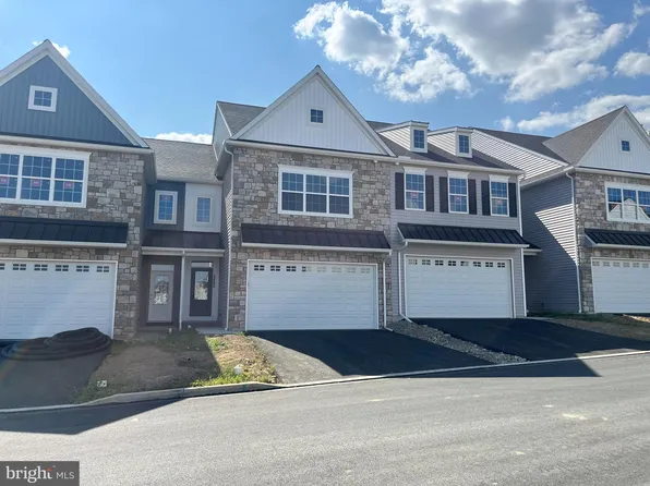 2460 Spring Water Cir, Lancaster, PA 17601