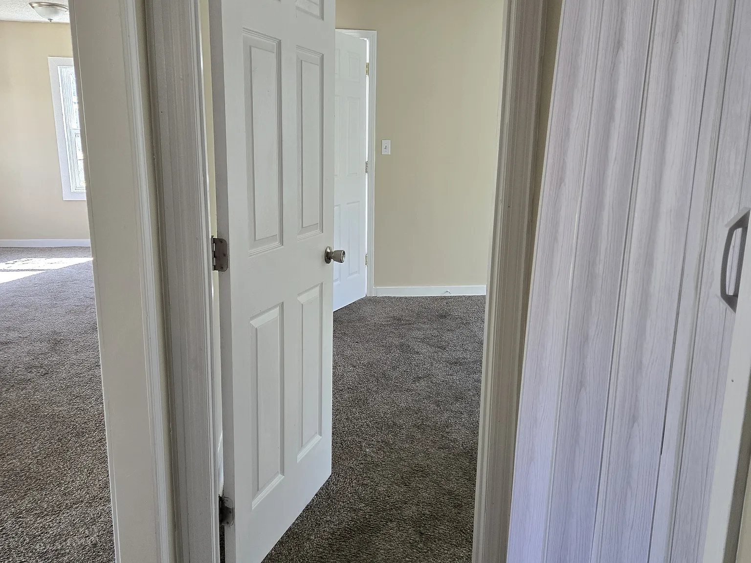 3 bed, 973 sqft, $1,050 — Photo 2