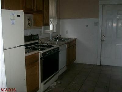 5th image of 2004 McLaran Ave