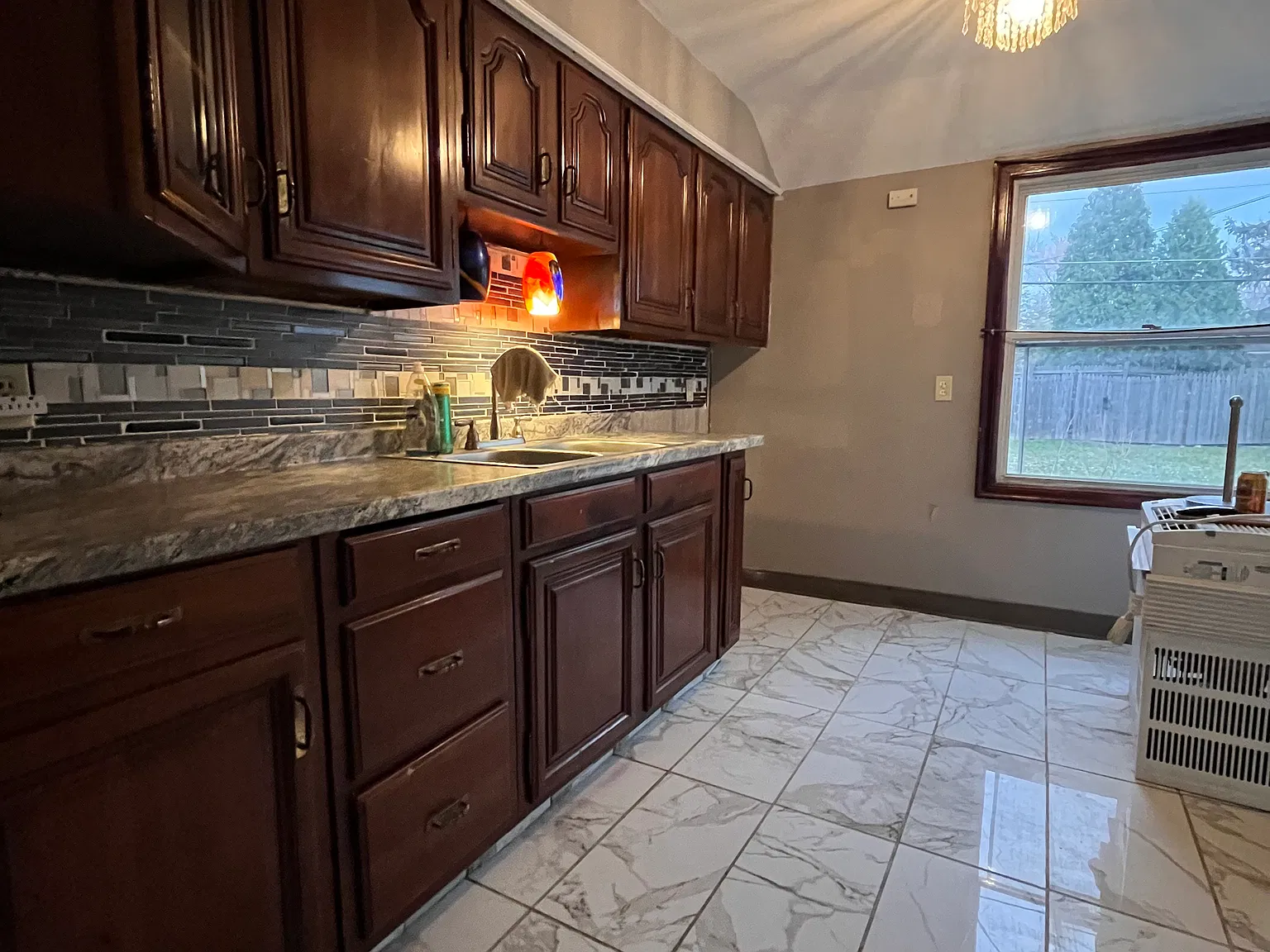1 bed, 980 sqft, $1,050 — Photo 2