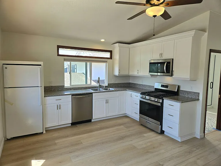 635 Fresca St — Photo 3