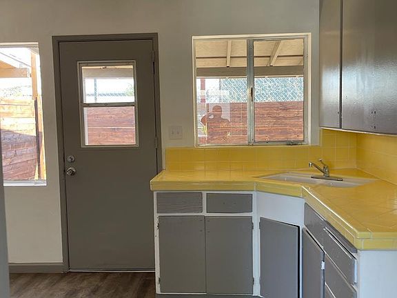 4th image of 1229 Greenfield Dr #4B