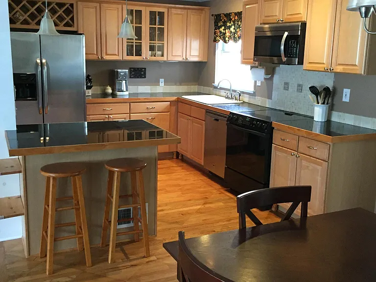 2741 Valvedere Dr NE — Photo 3