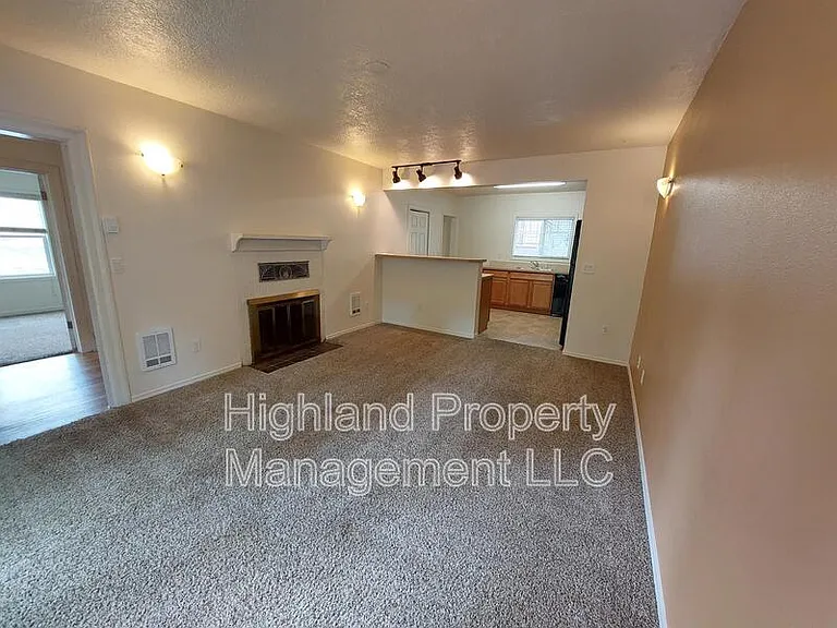 1020 NE B St #7 — Photo 6