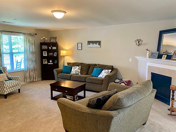 Living Room w/fireplace