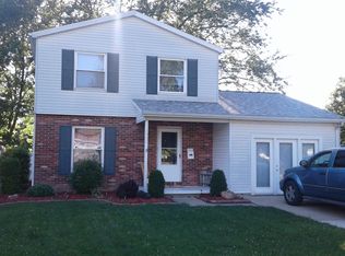 1902 20th St, Charleston, IL 61920