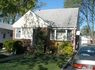 320 Euston Rd S, Garden City, NY 11530