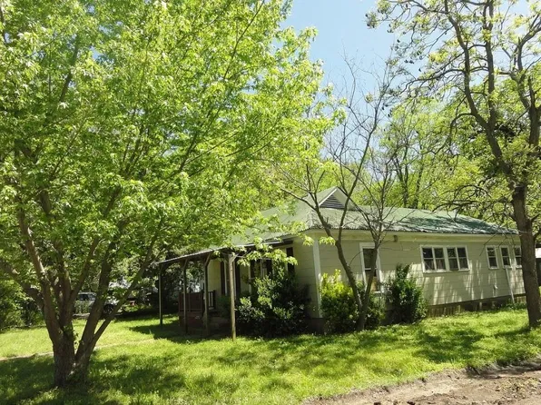 329 W Choctaw Ave, Nowata, OK 74048