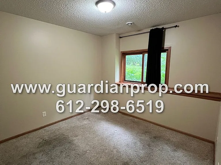 1158 Summit Ave — Photo 15