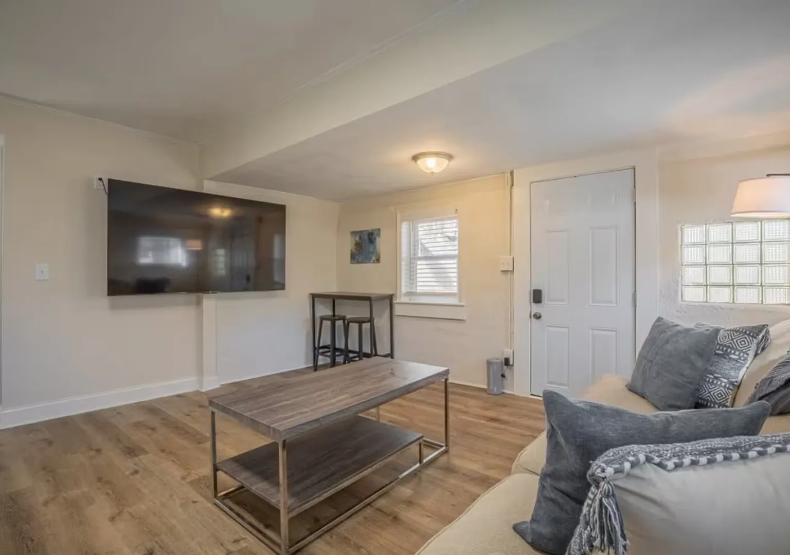 Athens Cottage 1 Bedroom and 1 Bathroom Available for Pre-Leasing! — Photo 2