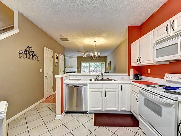 5th image of 225 Buckland Dr