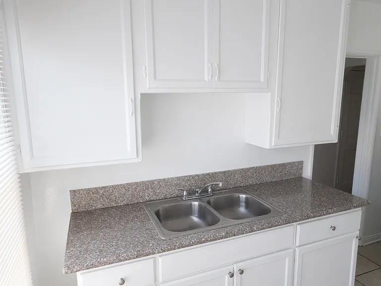 400 S Pacific Ave #408-1/2 — Photo 7