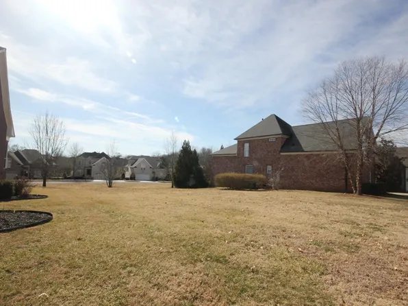 1087 Isaac Franklin Dr, Gallatin, TN 37066