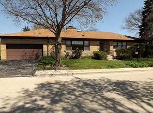 4204 W Chase Ave, Lincolnwood, IL 60712
