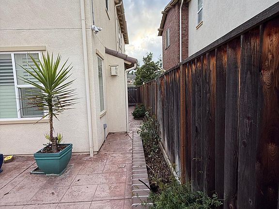 Entrance from the Side