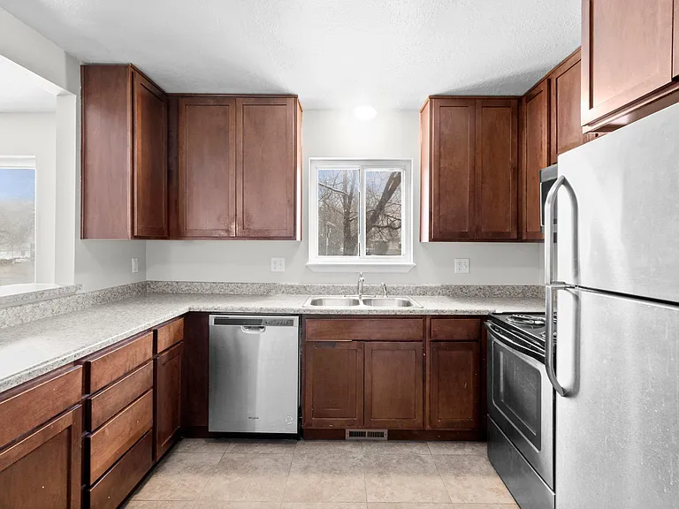 4264 S 1100 E — Photo 14
