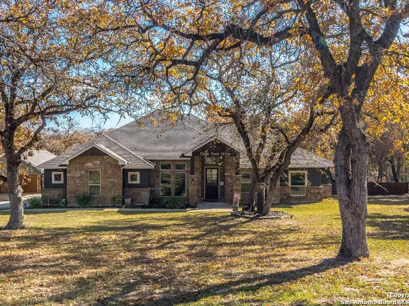 129 Crescent Ridge, Adkins, TX 78101