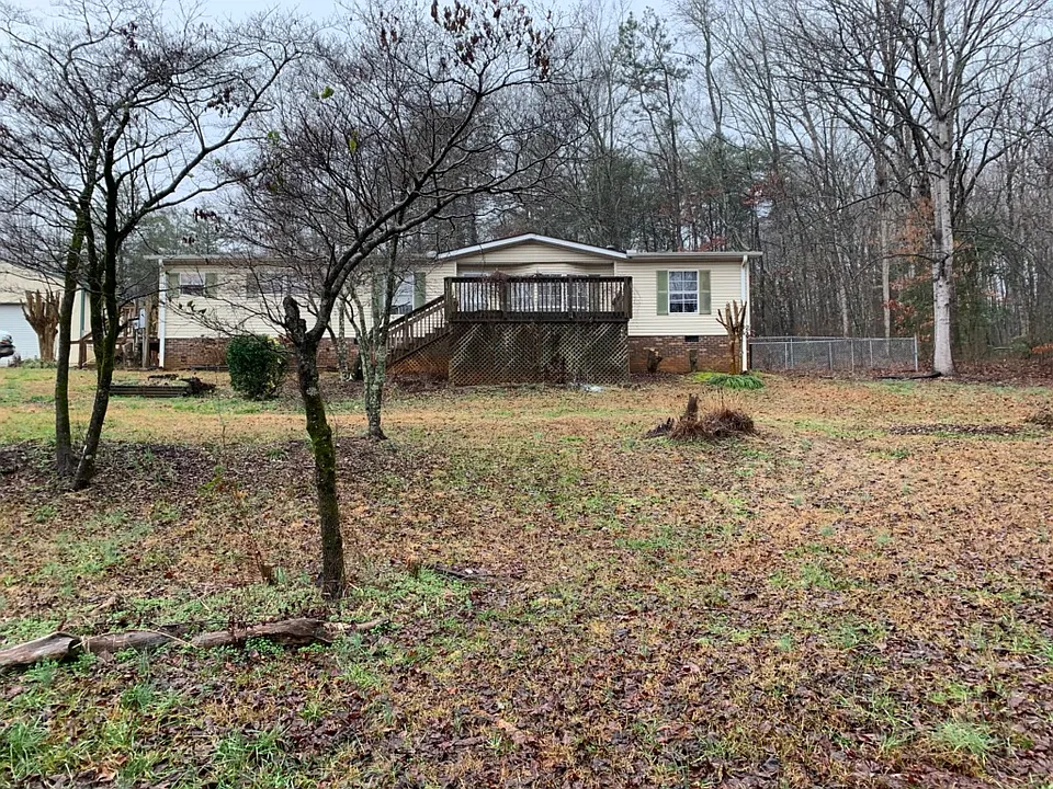 207 Hitt Rd