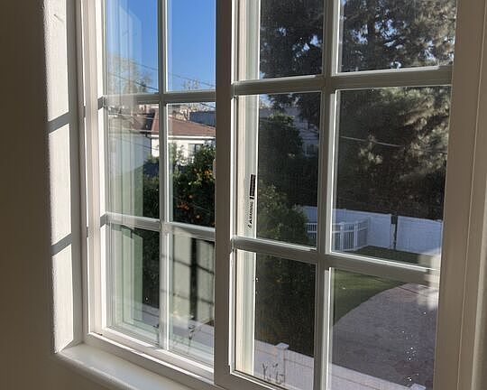 3rd image of 4626 Noble Ave