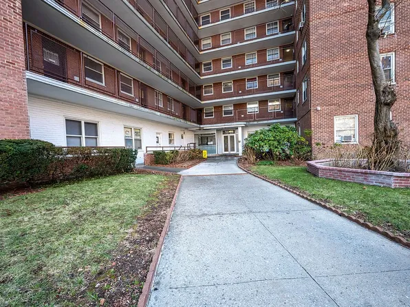 98-20 62nd Dr APT 8F, Rego Park, NY 11374
