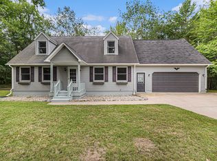 8540 Lakewood Dr, Cheboygan, MI 49721