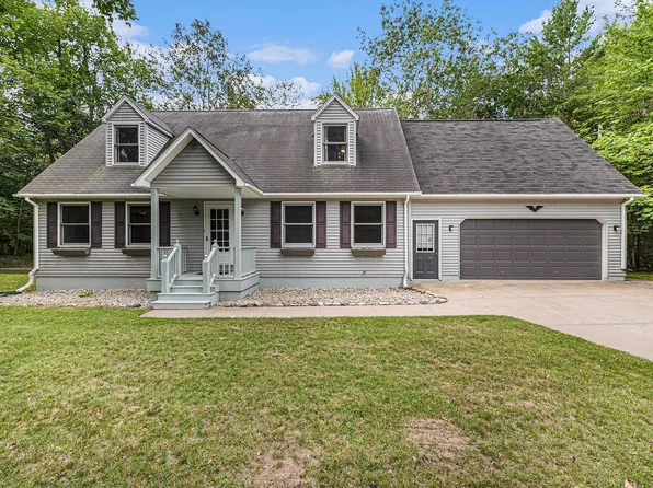 8540 Lakewood Dr, Cheboygan, MI 49721
