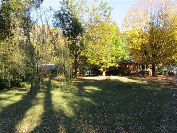5th image of 114 N Walnut Cir