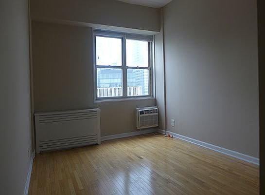 5th image of 310 Greenwich St APT 39-E