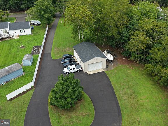 4th image of 1122 Whitehall Rd