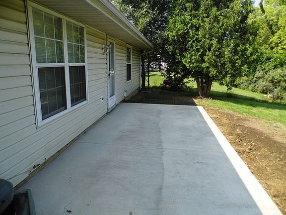 4th image of 716 Clifty Falls Ln