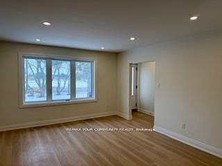 5th image of 130 Simcoe Rd