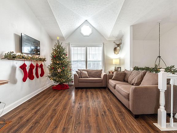 5th image of 1653 Hillsbury Dr