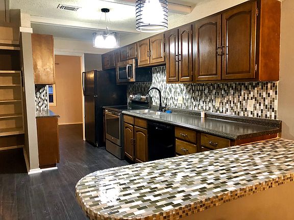 3rd image of 6536 Fairdale Dr