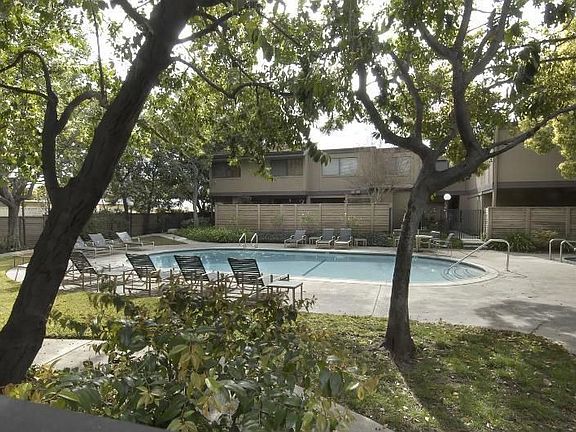 5th image of 512 N Orange Grove Blvd