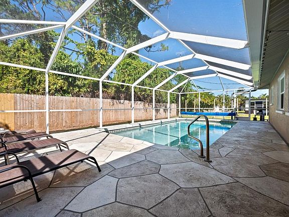 4th image of 874 Acadia Rd