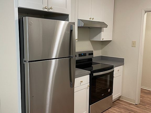 3rd image of 2421 Carlmont Dr #50