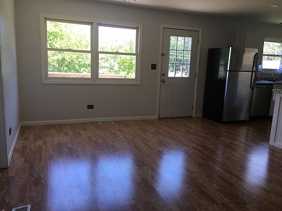 5th image of 1513 N Hickory Ave