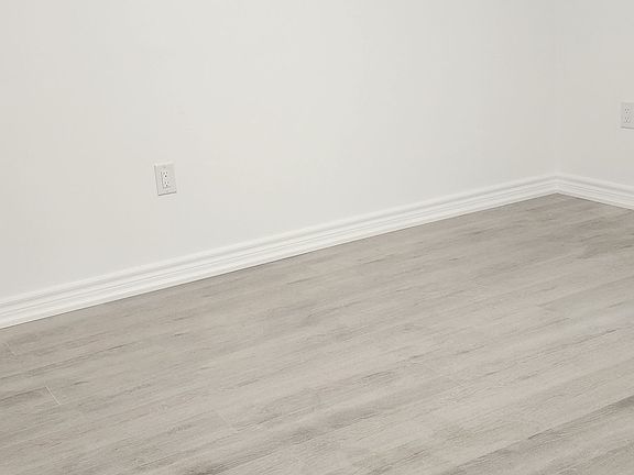 4th image of 1574 Highbrook Ave